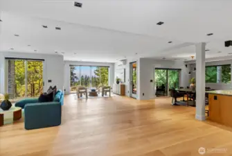 Control4 Smart Home OS offers seamless integration of lighting, sound, climate, and security—while motorized blinds and designer lighting elevate comfort and ambiance at the touch of a button