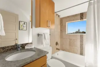 Full top floor bath.