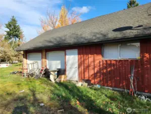 Attached 2 car Garage with a man door to Loft space for extra Storage!