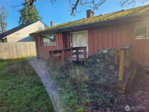 Sliding glass door off formal dining area. Ease of access to the backyard.