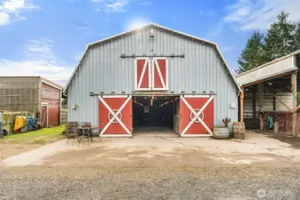9-STALL BARN