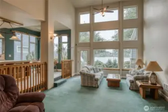 spacous living room