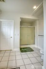 primary 3/4 bath
