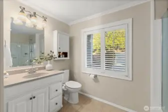 ensuite bath off bonus room