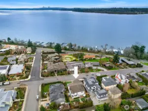 Walk to Waverly, DT Kirkland, Heritage Park. Close to everything