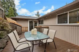 Excellent space with a view of the kitchen to see your amazing meals being prepared, waiting to be enjoyed!