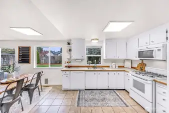 Plenty of storage space in the Kitchen