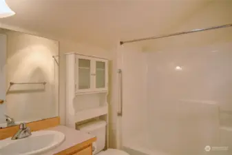 Upstairs full bathroom