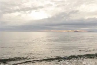 Enjoy Amazing Sunsets and Waves Crashing the Beach
