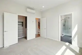 Primary Bedroom w/attached en suite and walk in closet