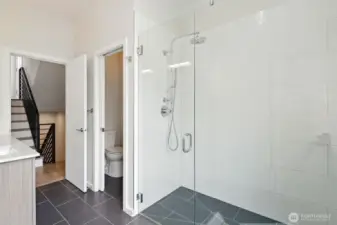 Primary Bedroom w/attached en suite and walk in closet