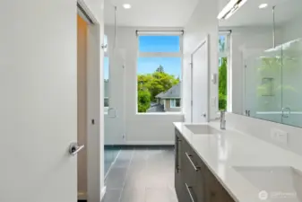 Primary Bedroom w/attached en suite and walk in closet