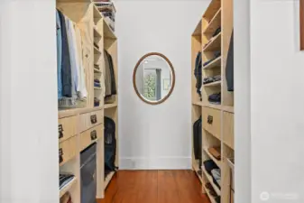 Amazing built-in closet