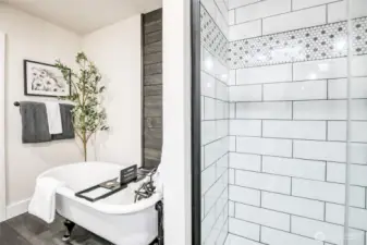 Main primary en suite