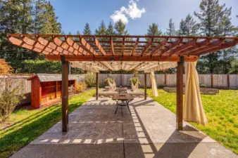 Hours of backyard fun with this pergola for shade or sunshine