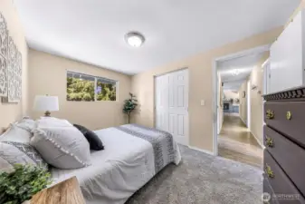 Large Guest Bedroom (1 of 2)