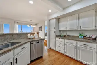 Lots of storage in kitchen.