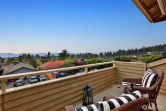 Top floor balcony with views for DAYS!