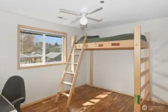 3rd bedroom with ceiling fan.