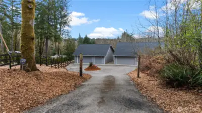 The long wrap around driveway provides plenty of room for all of your toys.