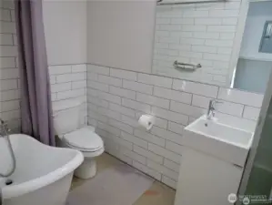 Main floor full bath