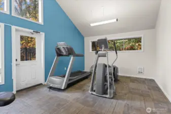 Skip the commute and the fees! The community cardio gym keeps your fitness routine simple, accessible & budget-friendly.  Want to mix things up? From yoga studios to full-service gyms, the Town Center across the street gives you endless options for fitness, classes & wellness memberships.