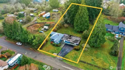 Lot lines are approximate.