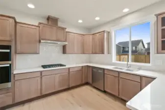 Kitchen- appliances include microwave/oven combo, gas cooktop w/overhead vent hood & dishwasher.