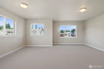 Oversized bonus or 4th bedroom