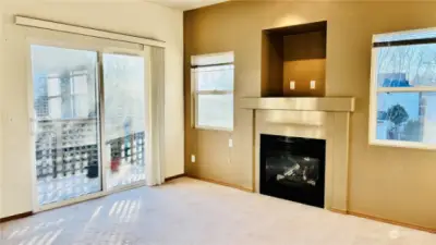 Livingroom with balcony access