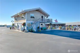 Harbor masters quarters,laundry rm and restrooms