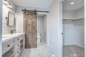 primary bathroom w spacious closet