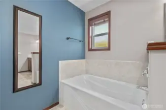 Quiet soaking tub