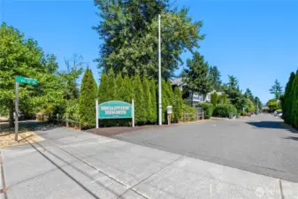 Eastmont's Broadview Heights neighborhood is close to schools, shopping, parks and freeways