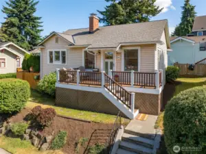 If you’ve wanted a classic home in move-in condition, this is your new Green Lake home.