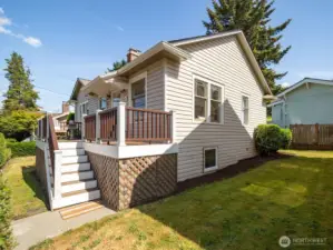 Neat and tidy, the front steps welcome you to come up and relax.