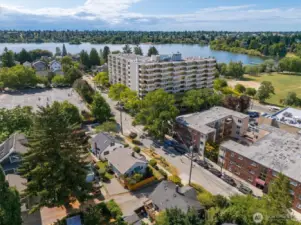 Everyone loves the proximity to Green Lake, literally a one block walk and you are at the park.
