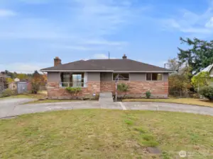 2-tier level lot lends itself to taking full advantage of the stunning Mt Rainier view