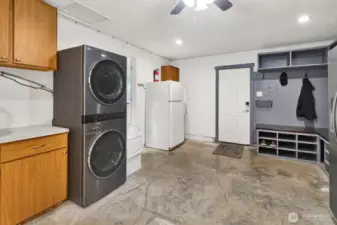 The bonus room features a newer washer/dryer and custom cabinetry to utilize the space as a mud room (with access to the backyard)