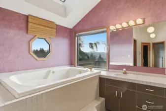 Jetted Tub w/ Views