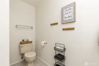 Full hall bathroom upstairs