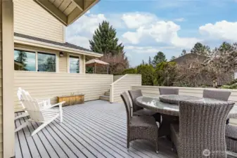 Extensive 2-level deck provides excellent outdoor living and entertaining space