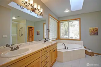 Large Primary En-Suite with corner soaking tub