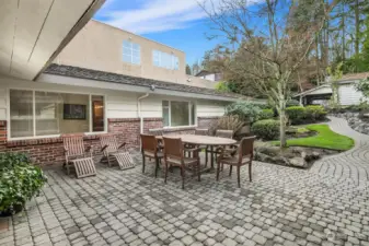 Patio area for al'fresco dining.