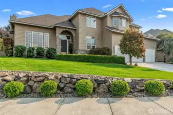 Welcome to your new home at 2021 Broadhurst