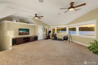 Bonus/multi-purpose/bedroom