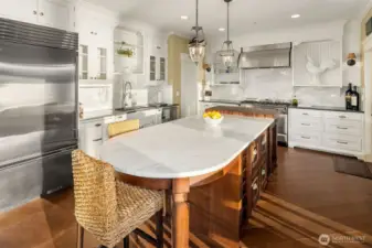 Kitchen island - Sub Zero fridge