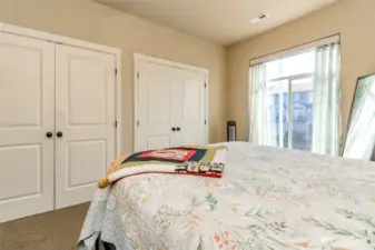 Love that heat vents are in the ceiling! Unit comes with two window air conditioners also!