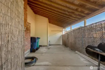 Inside of the dog kennel showcases plenty of potential!