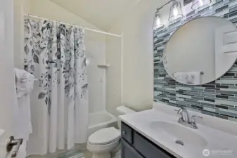 Recently updated upstairs Full bathroom...easy access for upstairs bedrooms and bonus room!